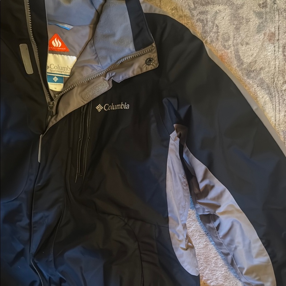 Columbia Two-Tone Outdoor Jacket - Picture 3 of 3